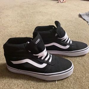 NEVER WORN sk8hi classic vans!!